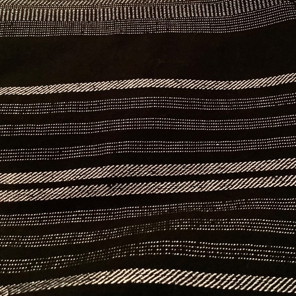 Mackay handwoven wool scarf. Montreal - Picture 6 of 6